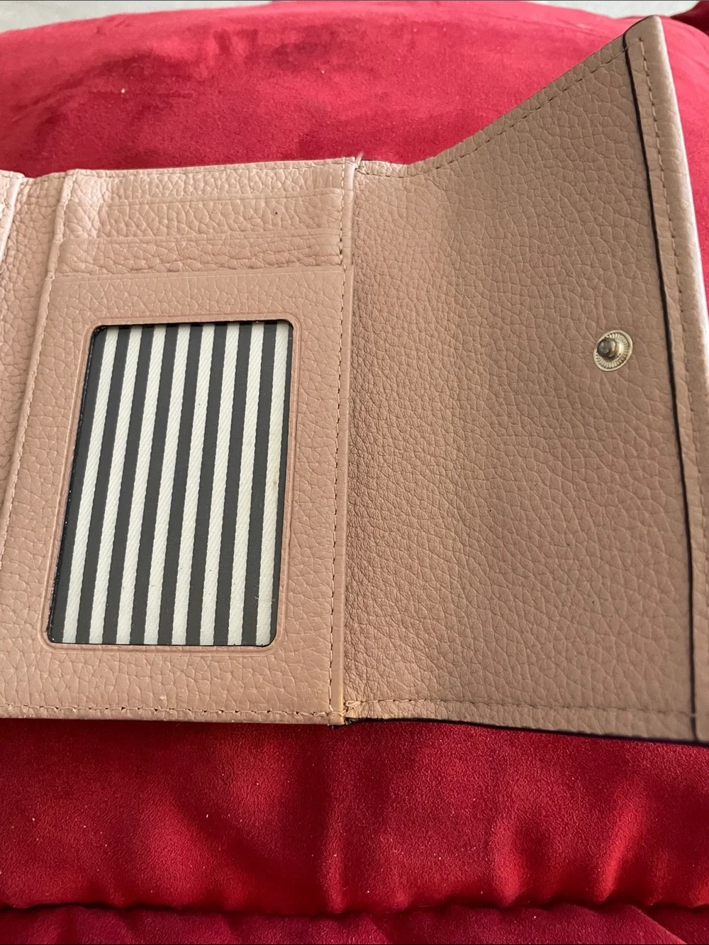 kate spade Pebbled Leather Trifold Beige  Wallet With Coin & Card Holder EUC